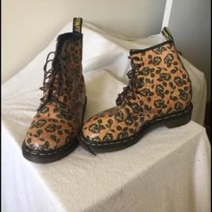 Vintage floral 1460 8-eye Dr Martens Size 8